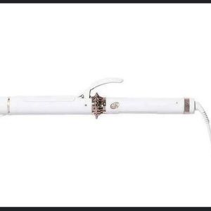 T3 Twirl Singlepass 1 1/4” professional curling iron